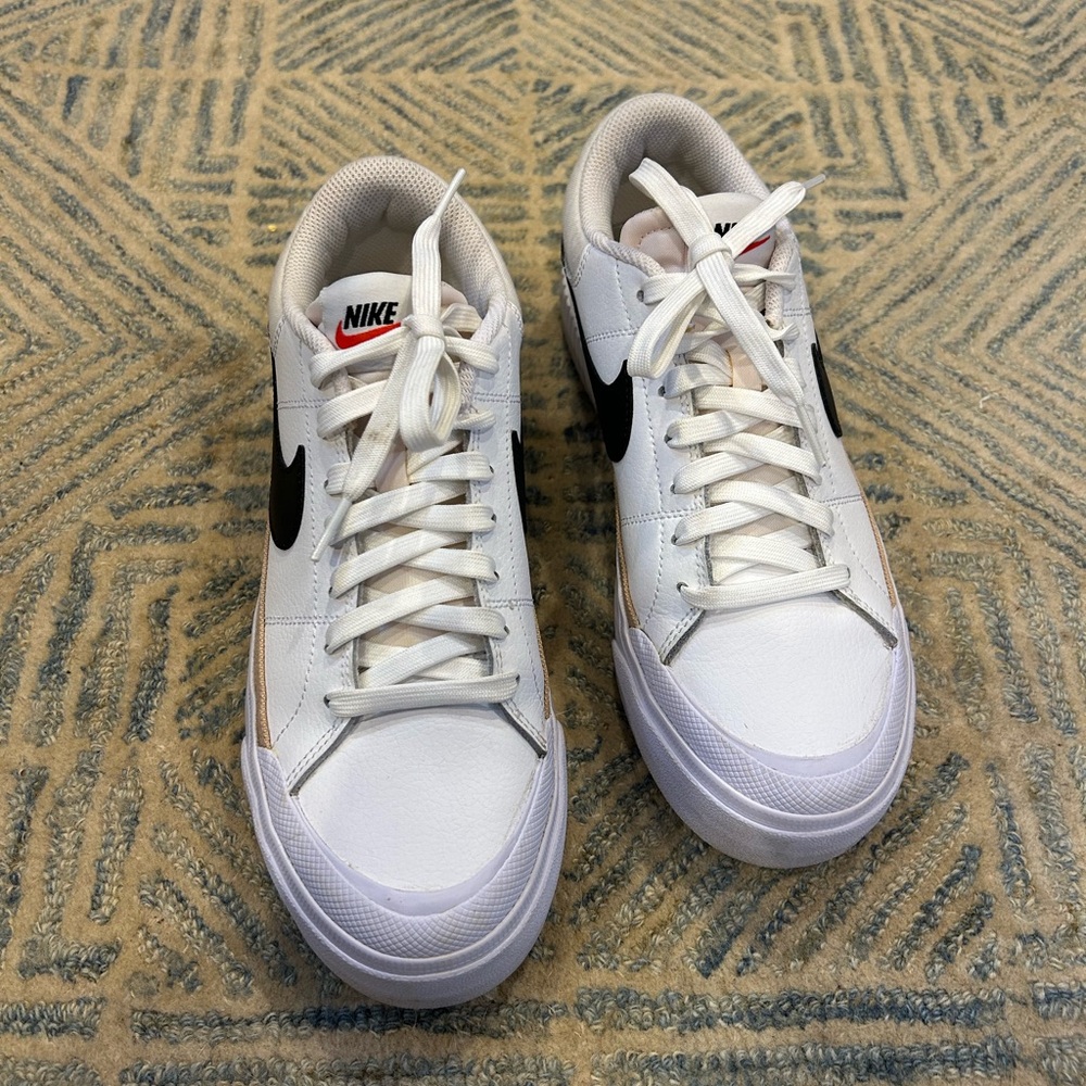 Nike Women's White and Black Sneakers